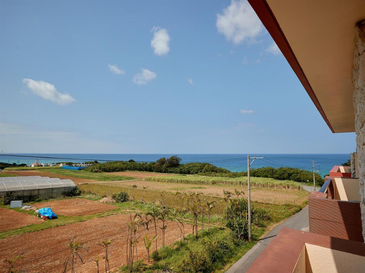 Hotel Murasakimura Йомитан Экстерьер фото